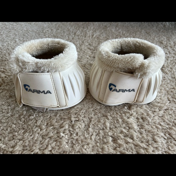 shires arma Accessories - Arma white fleece topped rubber bell boots